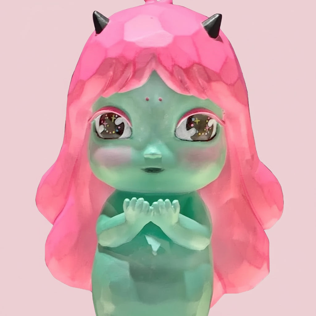 【お問い合わせ作品】OKOKUME／Bringing Hope Cosmic Girl Sculpture 30cm